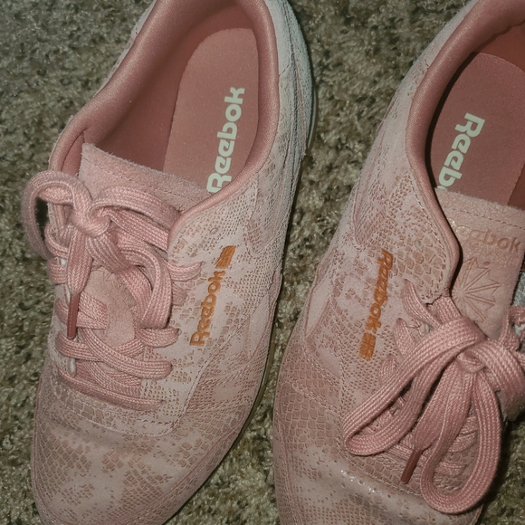 Reeboks women's sneakers - Picture 2 of 3